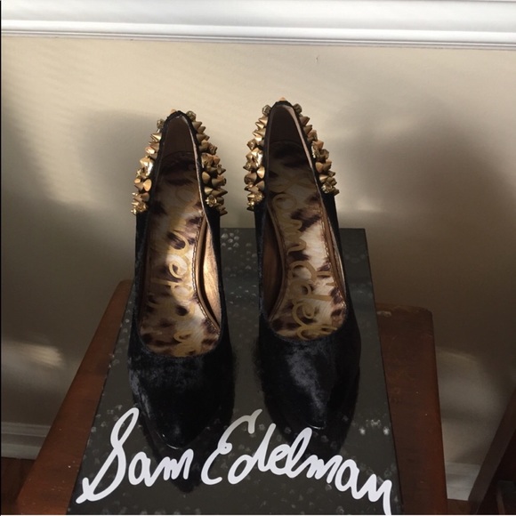 Velvet Studded Heels - Picture 4 of 5